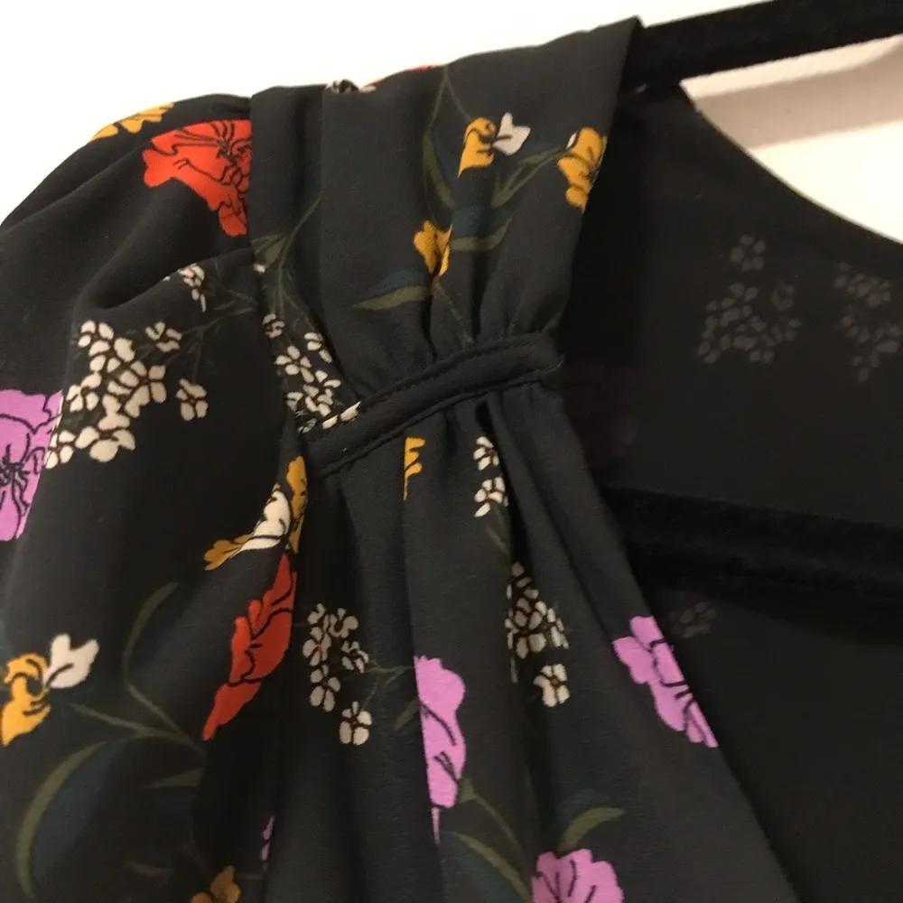 ASTR The Label floral black bodysuit wrap front long sleeve top S flower girly - Image 8
