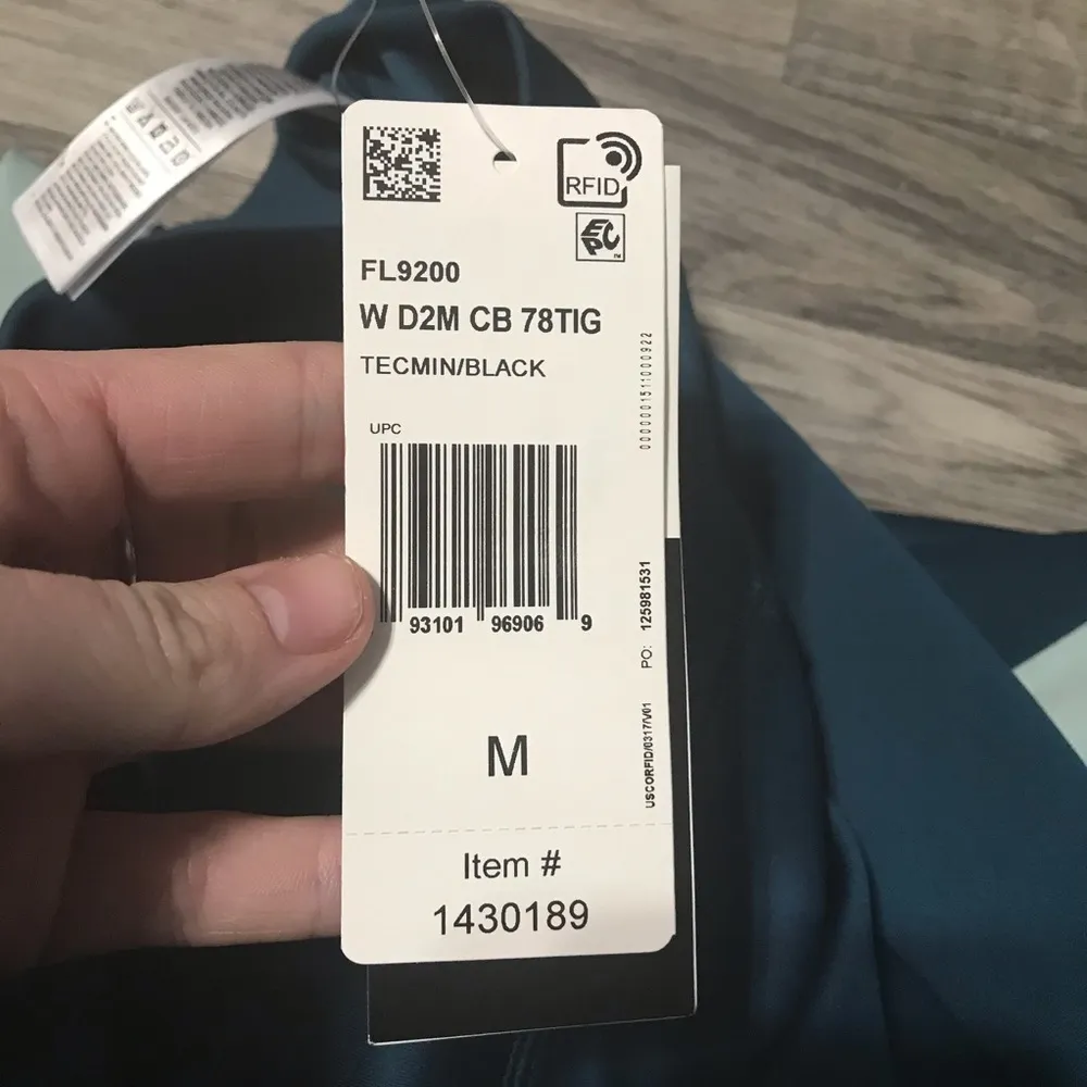 Adidas Tecmin/Black Leggings; size Medium - Image 11