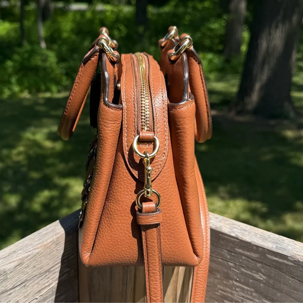 Coach Mini Lillie Carryall 2849 – Redwood Pebble Leather with Daisy Appliqué - Image 5