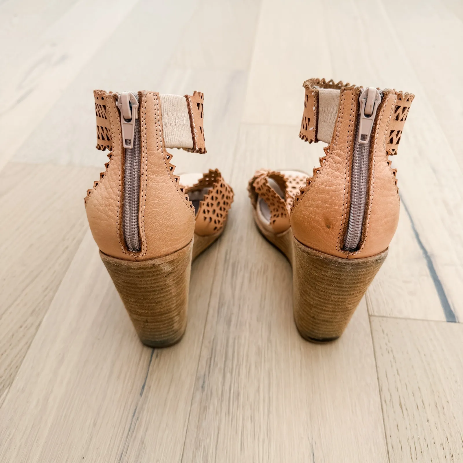 Jeffrey Campbell Sandal Size 8.5 Natural‎ Leather Besante Perforated Wedge - Image 6