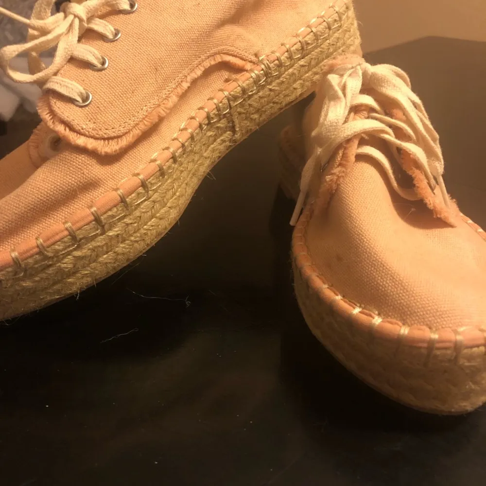 DV Dolce Vita canvas espadrille sneaker. Color: Peach Size 9 - Image 4