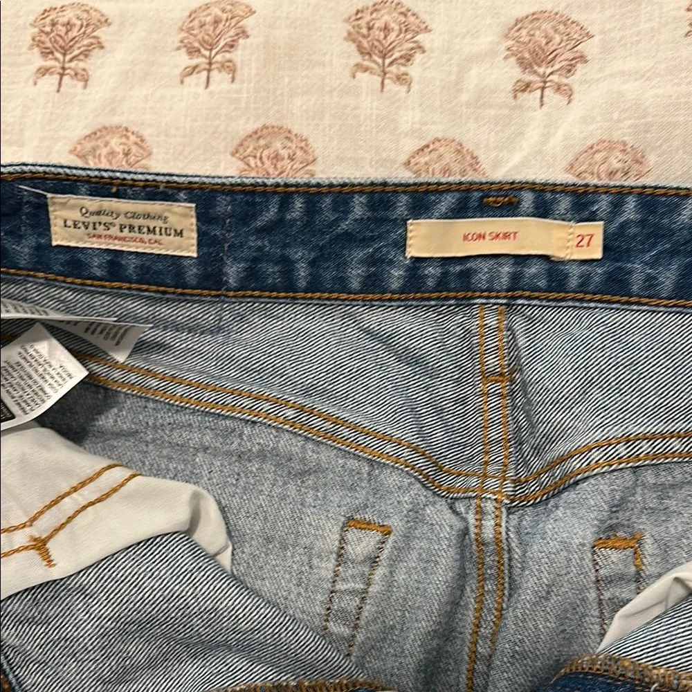 Levi's Blue Denim Mini Skirt - Image 2