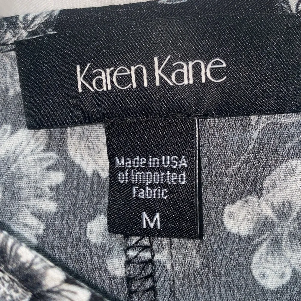 Karen Kane V neckline floral dress with adjustable straps. Side slits.Size M. - Image 7