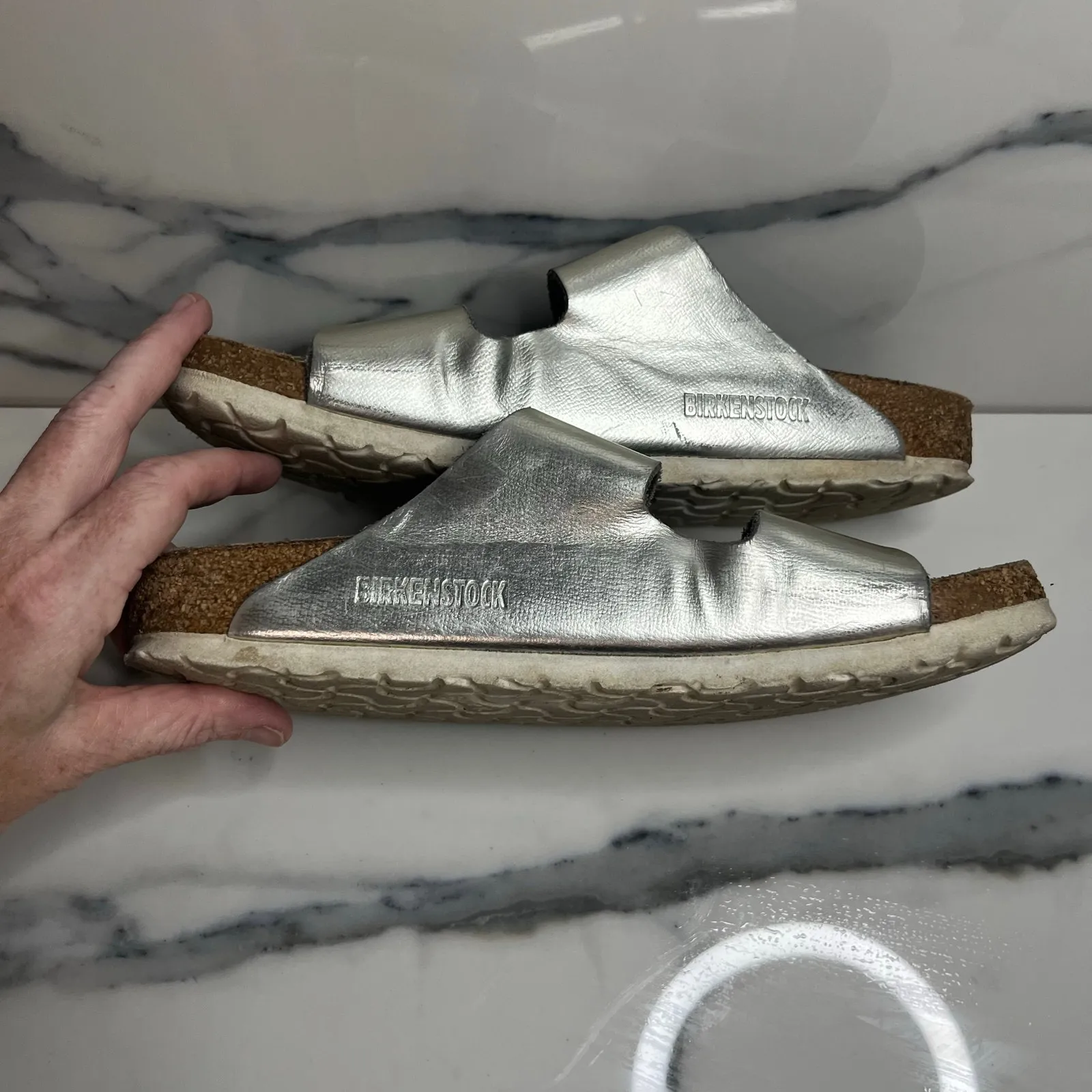 Birkenstock Women's Silver Metallic Leather Arizona Sandals Sz 39 W Sz 8-8.5 - Image 6