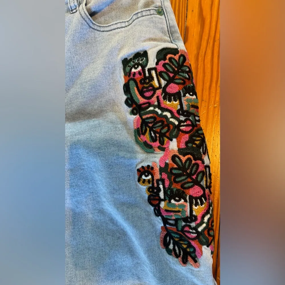 Akira Hidden Faces Embroidered Straight Leg Jeans - Size 9 - Image 4