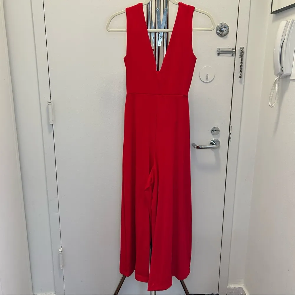 NWOT Susana Monaco Red Tie Front Cutout Wide Leg Sleeveless Jumpsuit - Image 3