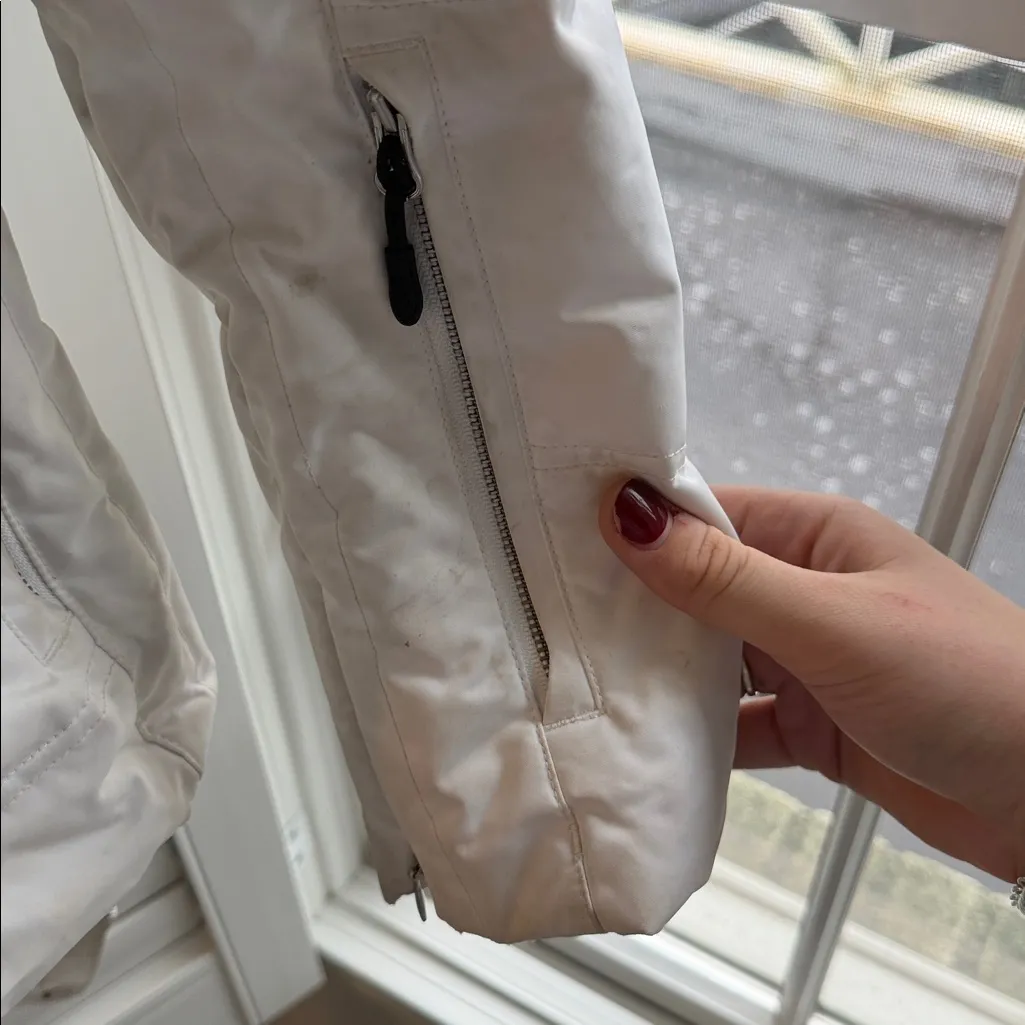 Karbon White ski jacket with double stripes in red and black Size 10 - Image 6