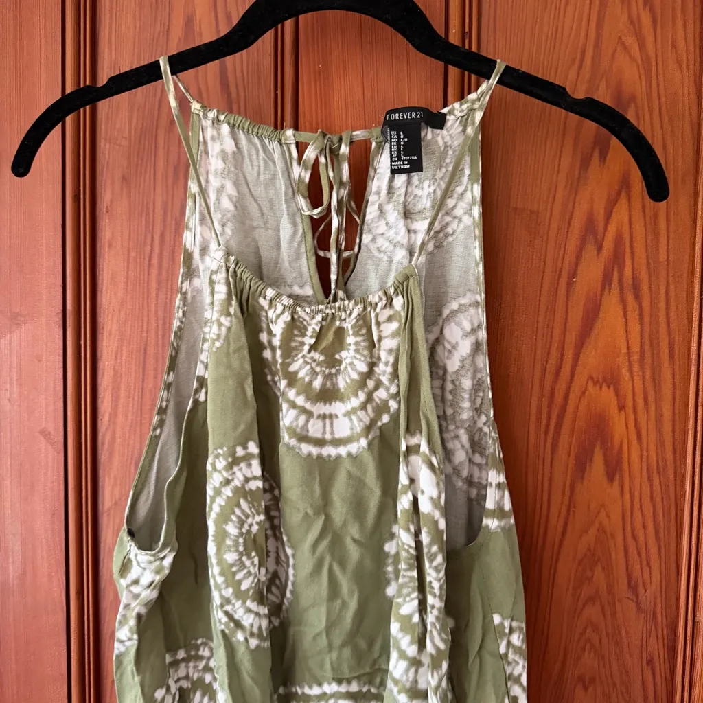 Forever 21  Green and White Patterned Romper Size Large - Image 3