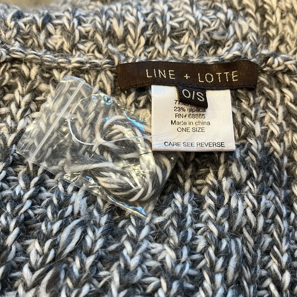 Line+Lotte Alpaca Blend Gray & White Infinity Scarf OS - Image 4