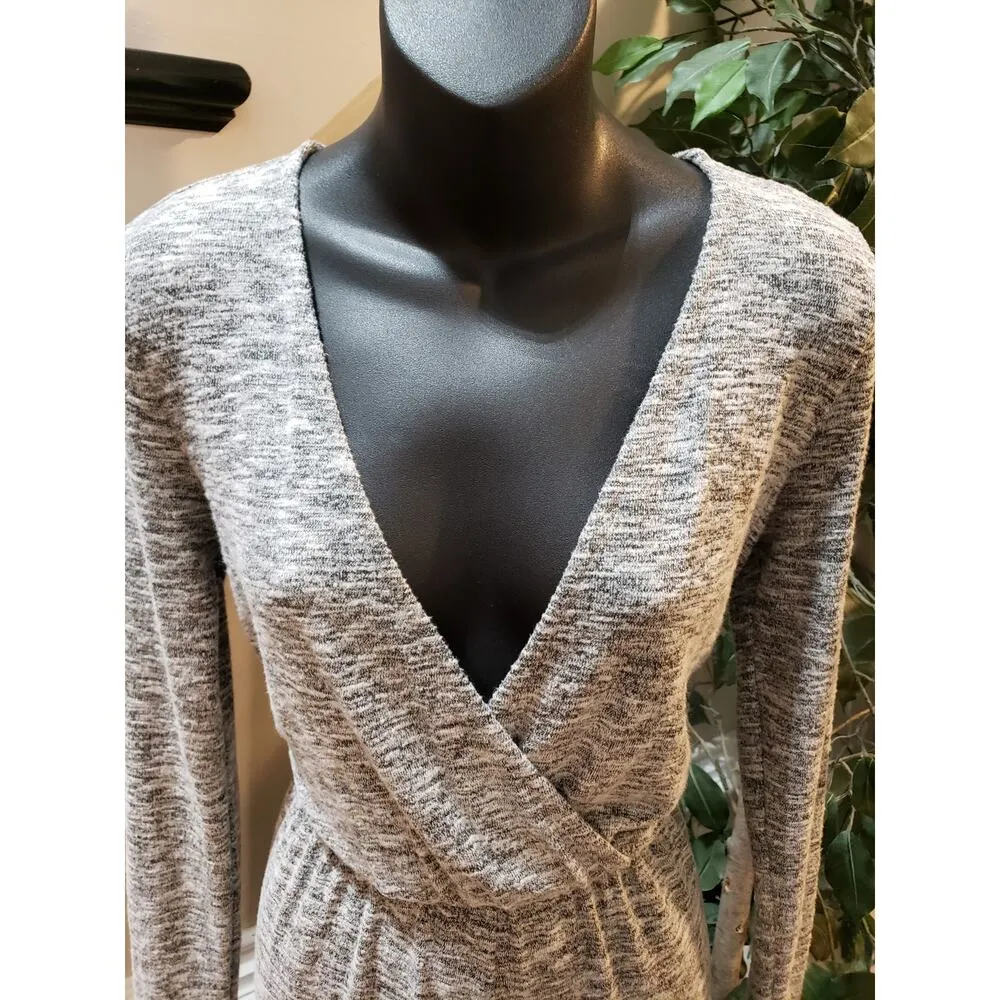 Forever 21 Women’s Gray Long Sleeve Jumpsuit Size M Rayon Blend V-Neck - Image 4