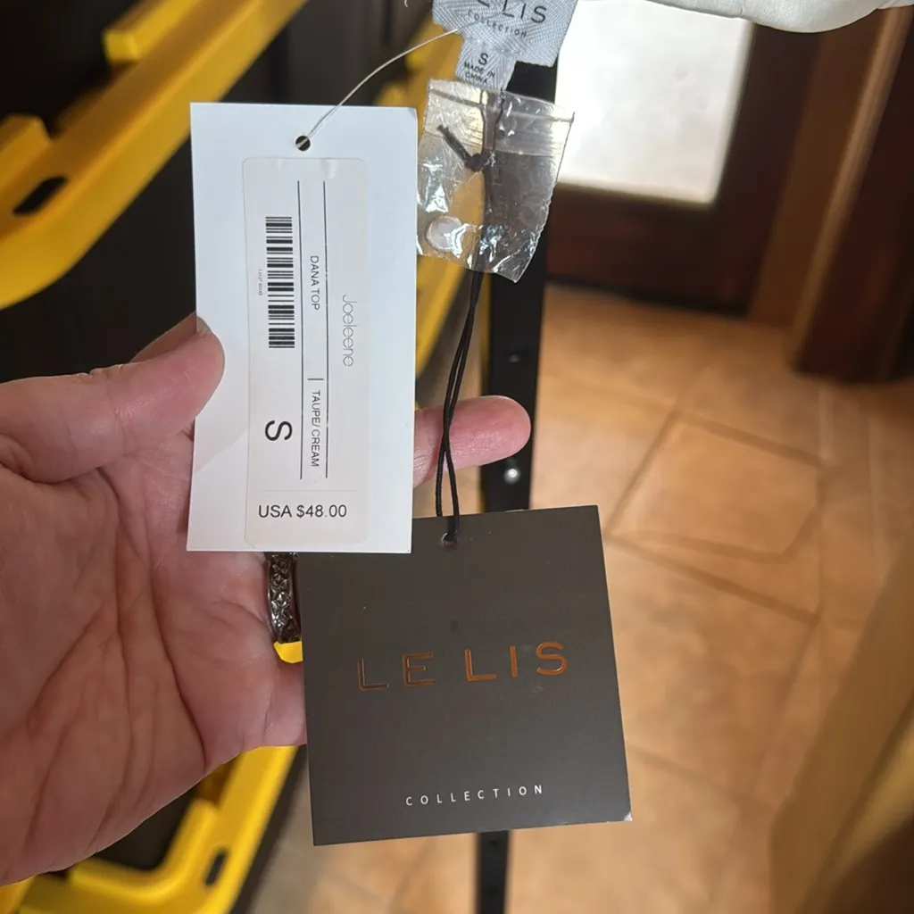 NWT Le Lis Cream & Taupe Cross Neck Halter Crop Top w/ Button Detail Size Small - Image 5