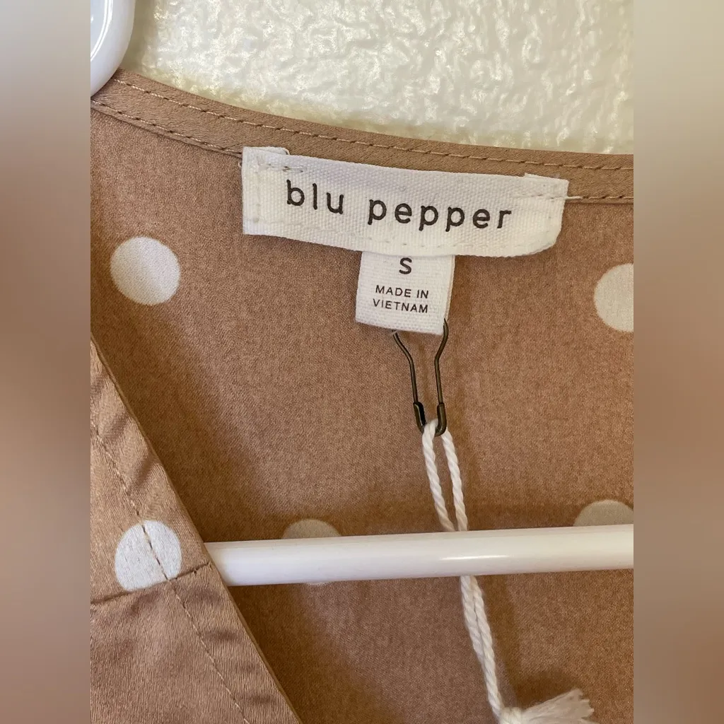 Blu Pepper NWT Tan Brown Polka Dot Silky Blouse Size S - Image 4