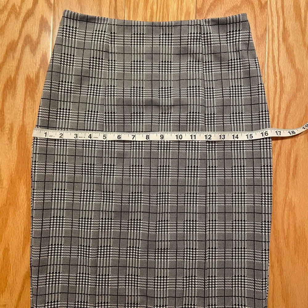 Classic Black and White Plaid Skirt - Image 4