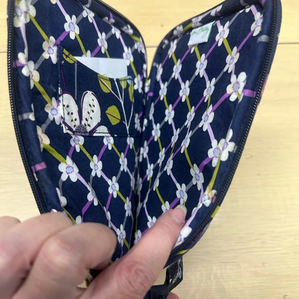 Purple Vera Bradley Ipad / E Reader Case Birds Flowers Navy Blue 9 x 7 EUC - Image 2