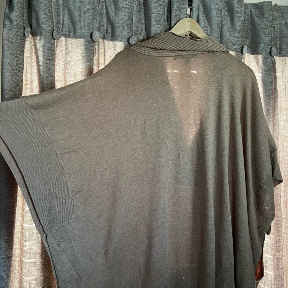 Fever Tan V Neck Side Button Poncho Style Sweater Size Large - Image 10