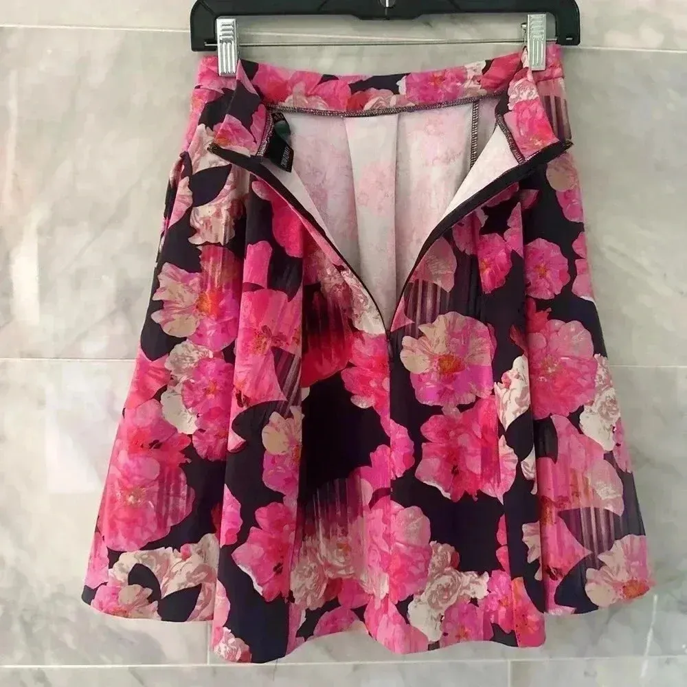 Cynthia Rowley- Fit and flare floral skirt- pockets-Size XSmall - Image 2