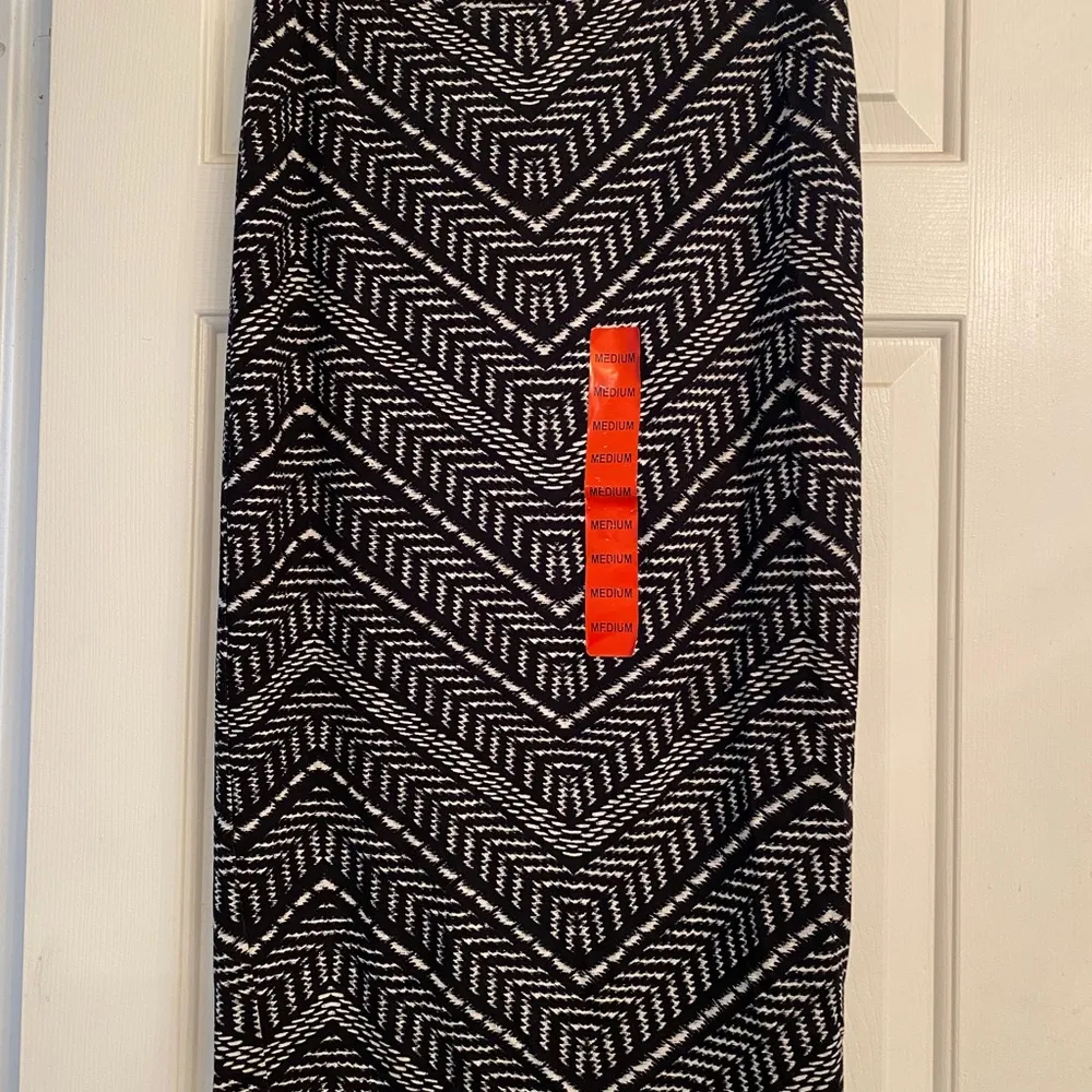 Matty M Black and White Chevron Stripe Pullon Skirt M NWT - Image 5