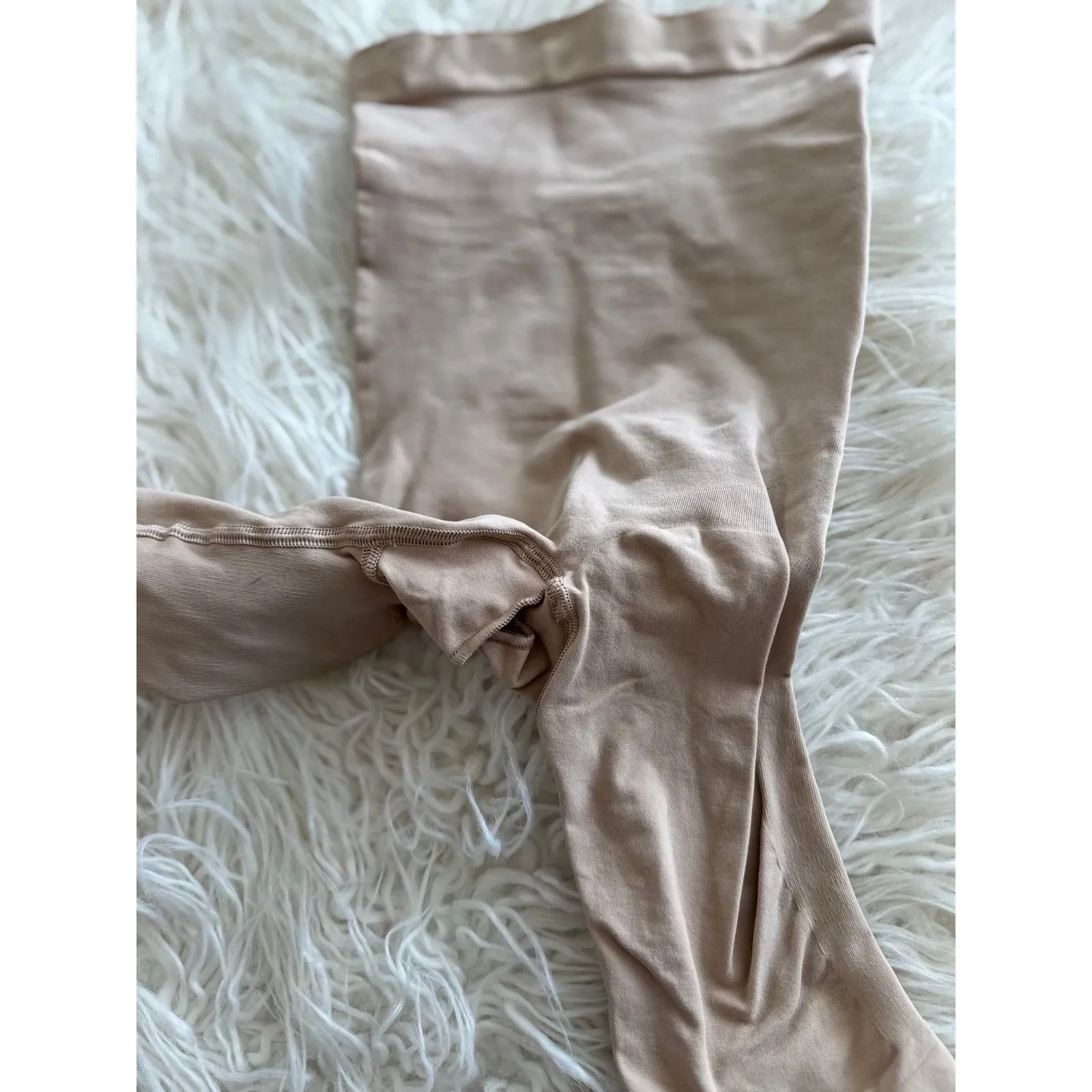 Skims Seamless Sculpt High Waisted Above The Knee Short Clay Size Small - Image 5