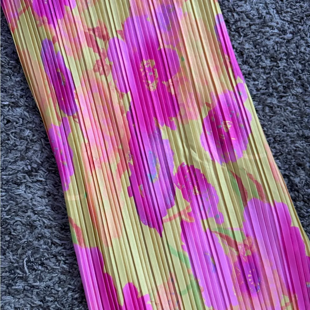 Pretty Little Thing Maxi Dress - Image 4