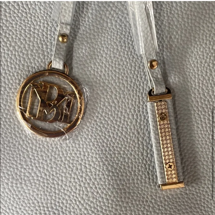 Badgley Mischka Gray Pebbled vegan leather shoulder Tote Bag decorative chain - Image 3