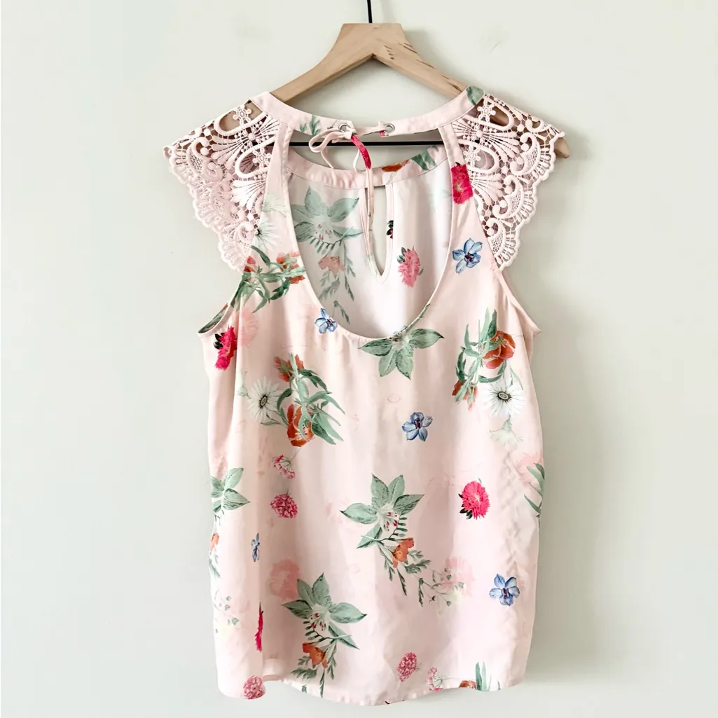 Express Lace Flutter Sleeve Blouse in Pink Multi Floral Size L - Image 5