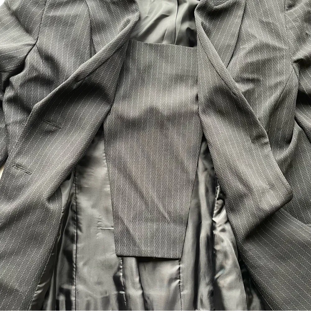 Lily & Taylor Suit Blazer Jacket Black Pinstripe Size 16 Vintage Modesty Panel - Image 7