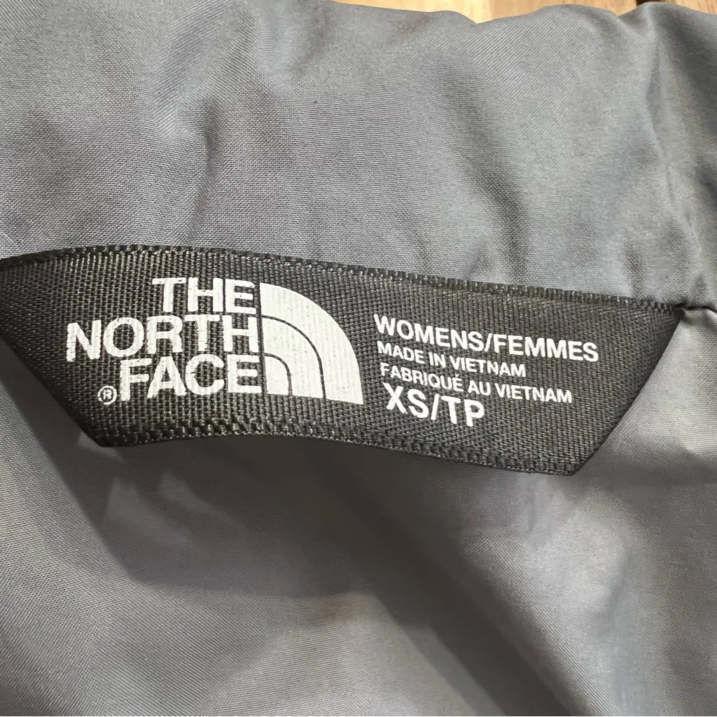 The North Face Women’s Gray Quilted Full Zip Jacket Size XS - Image 3