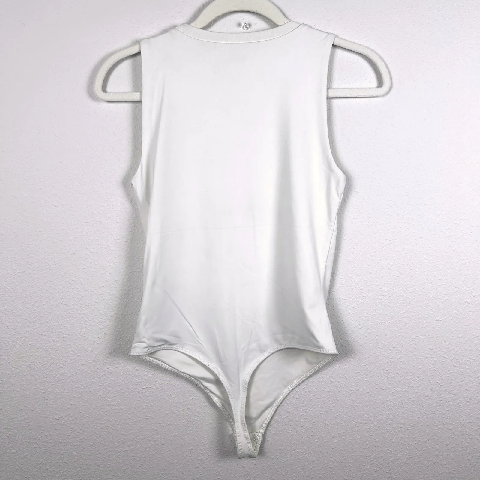 House of Harlow 1960‎ Cream Sleeveless Bodysuit Top Medium Layering Minimalist - Image 5