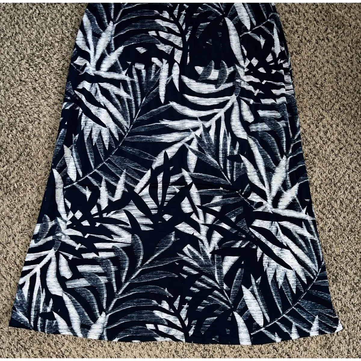 Roz & Ali‎ Women's Navy Blue/White leaves maxi Skirt size 1x - Image 3
