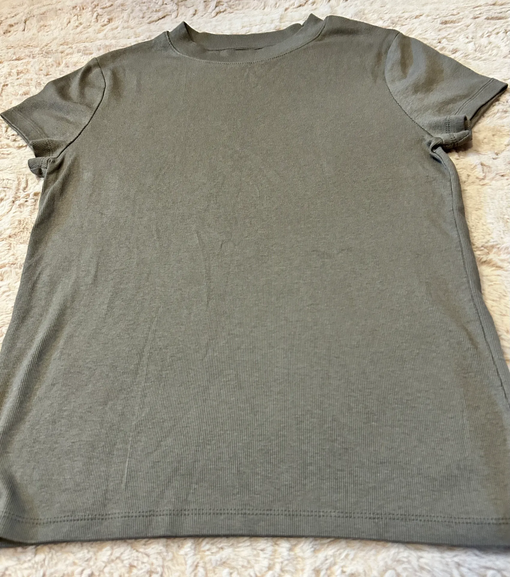 Short Sleeve Short in Size Large - Image 9