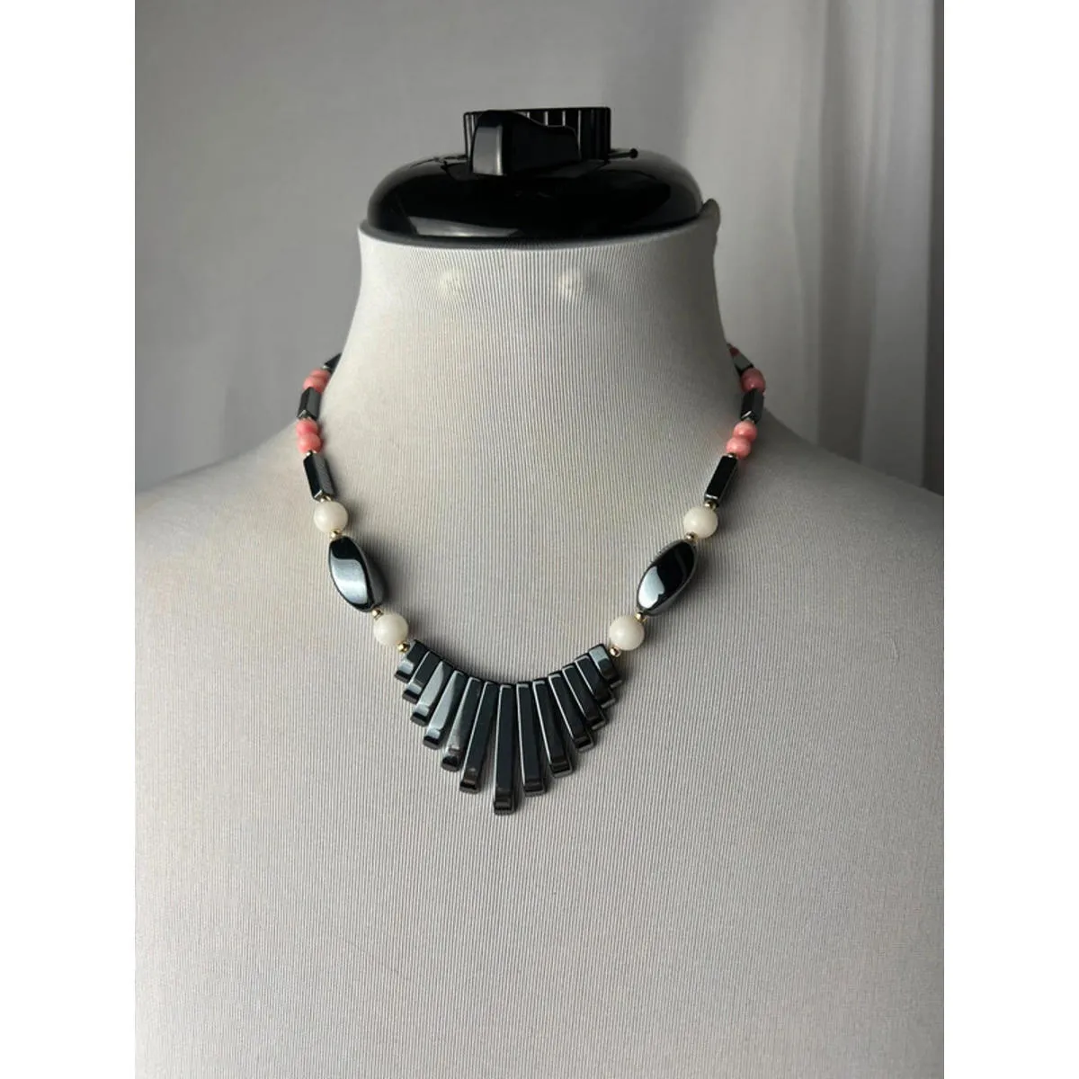 vintage hematite bib pink gold and white beaded regal necklace Gray - Image 3