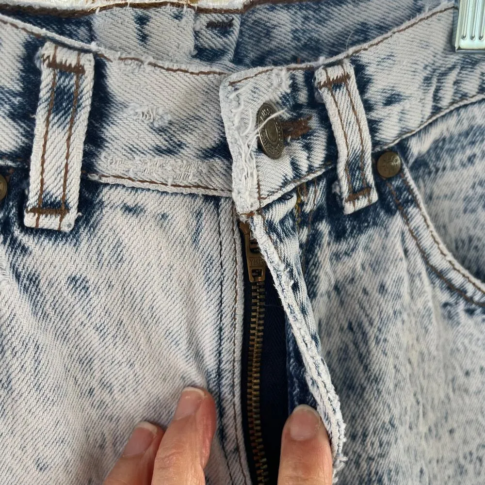 Levi's Vintage Women's Bleach Wash 80's Era Mom Jeans Size 8 - Image 7