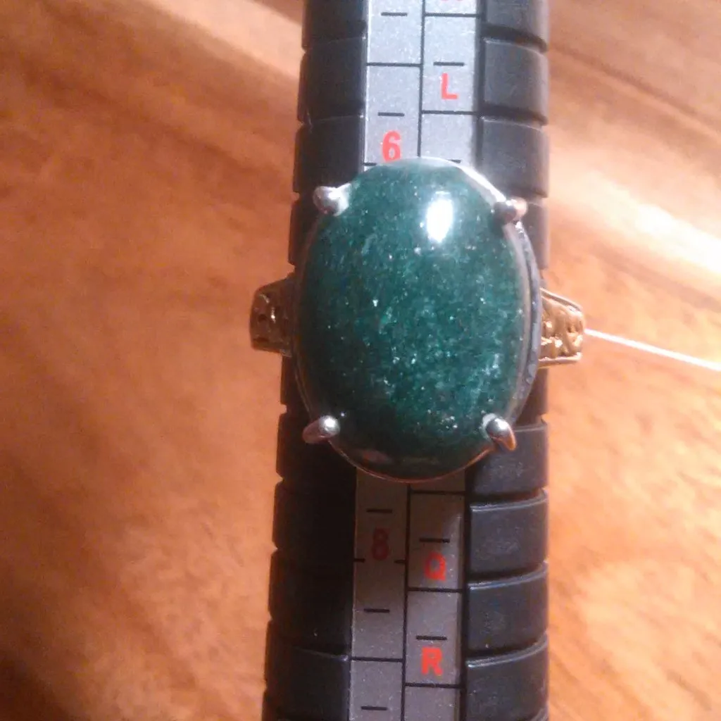 Green Aventurine 18K Yellow Gold and Platinum Bond Solitaire Ring (Size 7) - Image 4