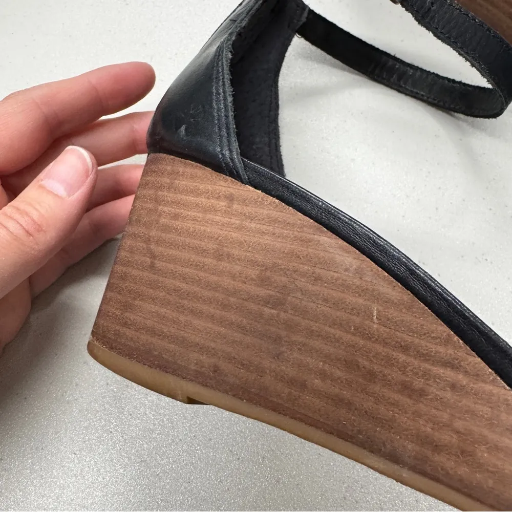 Lucky Brand Black Leather Strappy Wedge Sandals Womens 8.5 Peep Toe Summer Beach - Image 3