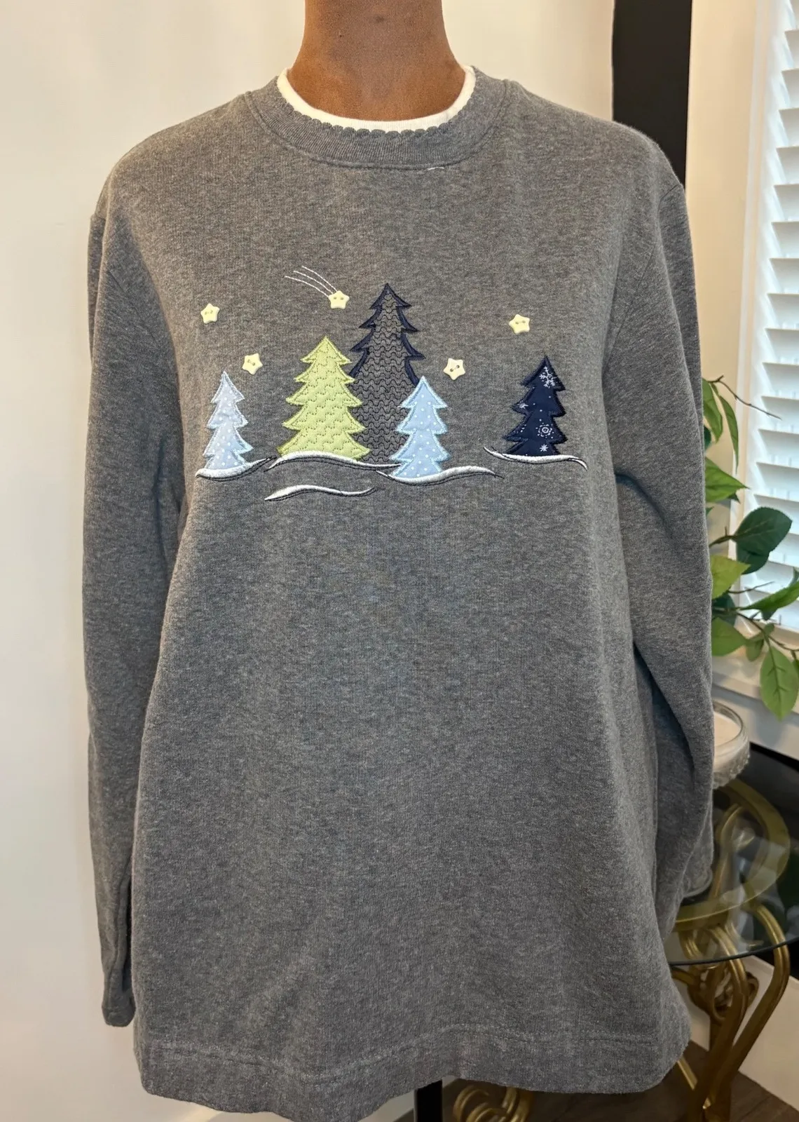 Cozy Grey Embroidered Christmas Trees Long Sleeve Sweatshirt Women's M/L Gray Size M - Image 1