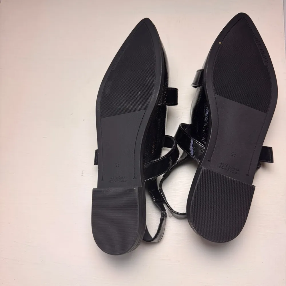Old Navy  Women's Black Strappy Flats - Image 6