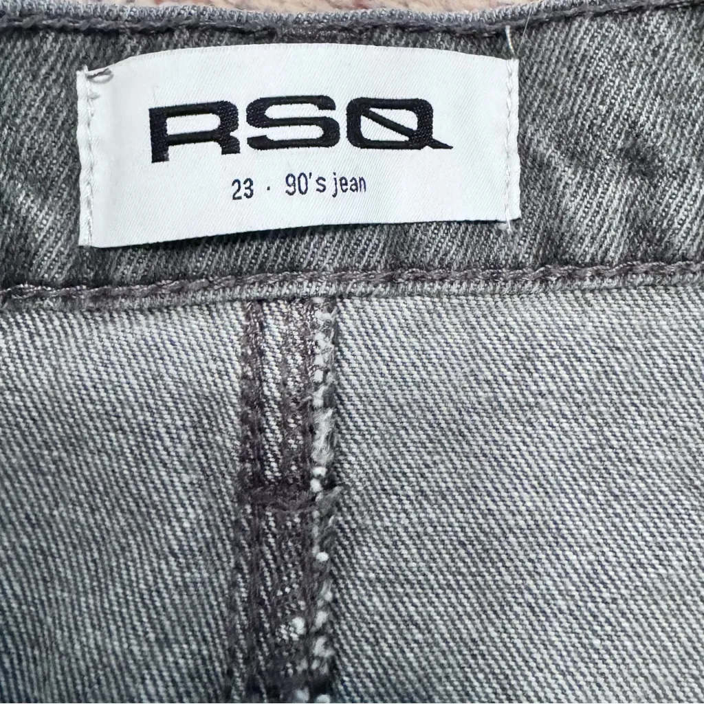 RSQ ‎ Black Distressed 90s High-Rise Jeans – Size 23 - Image 3