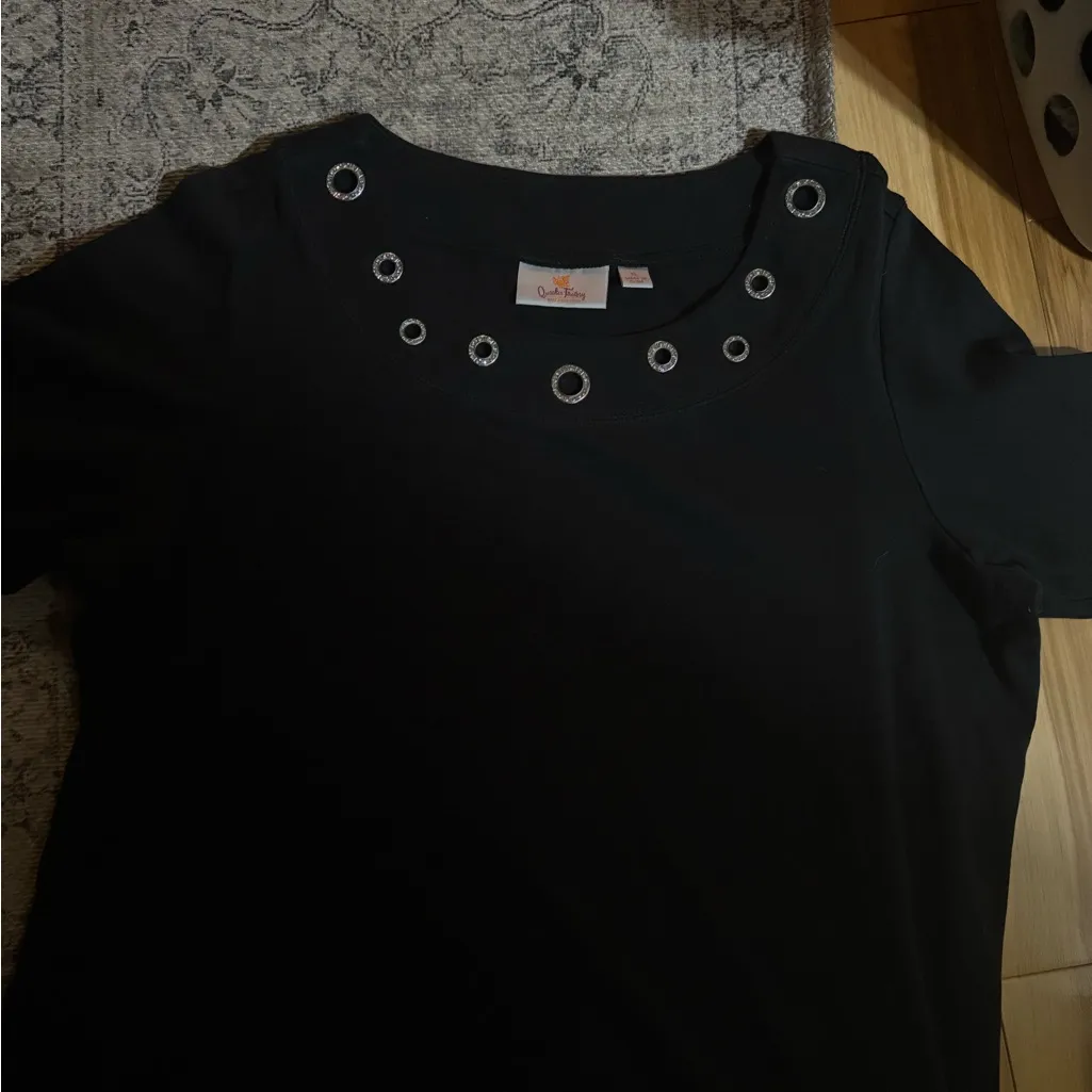 Quacker Factory Black Short Sleeve Top with Eyelet Accents - Image 4