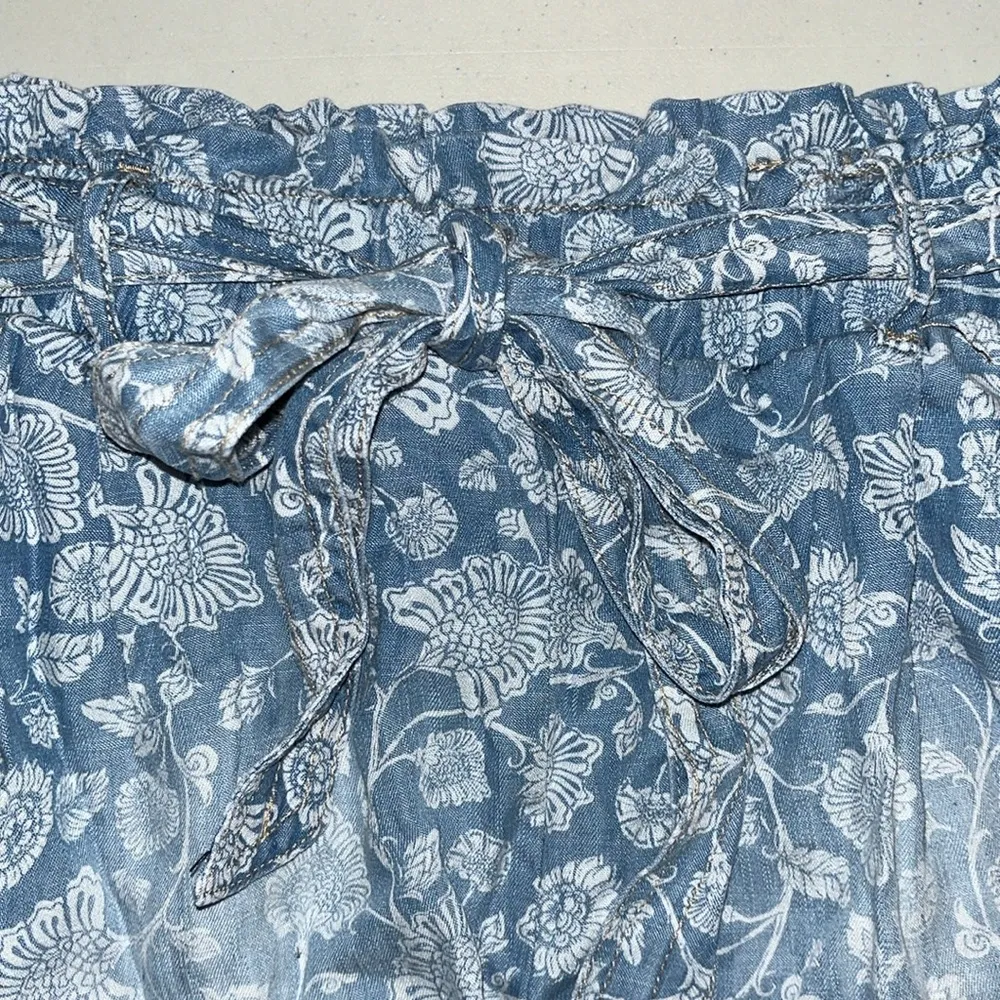 Knox Rose NWT Sz M Blue & White Floral Print Pull-On Chambray Shorts w/ Tie Belt - Image 3