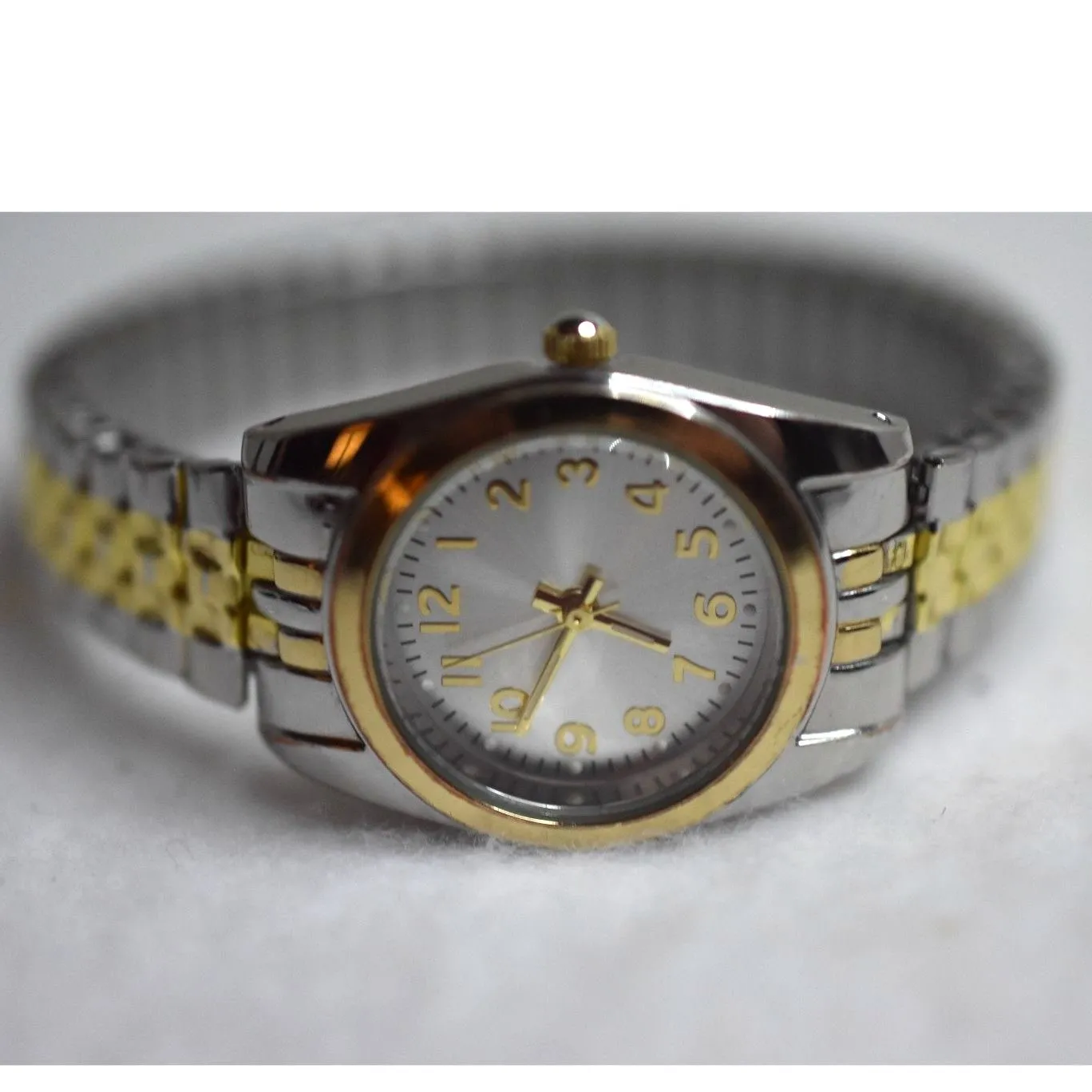 FMD Retro Gold/Silver tone Metal Stretch Band New Battery Casual Like New Watch Silver - Image 2