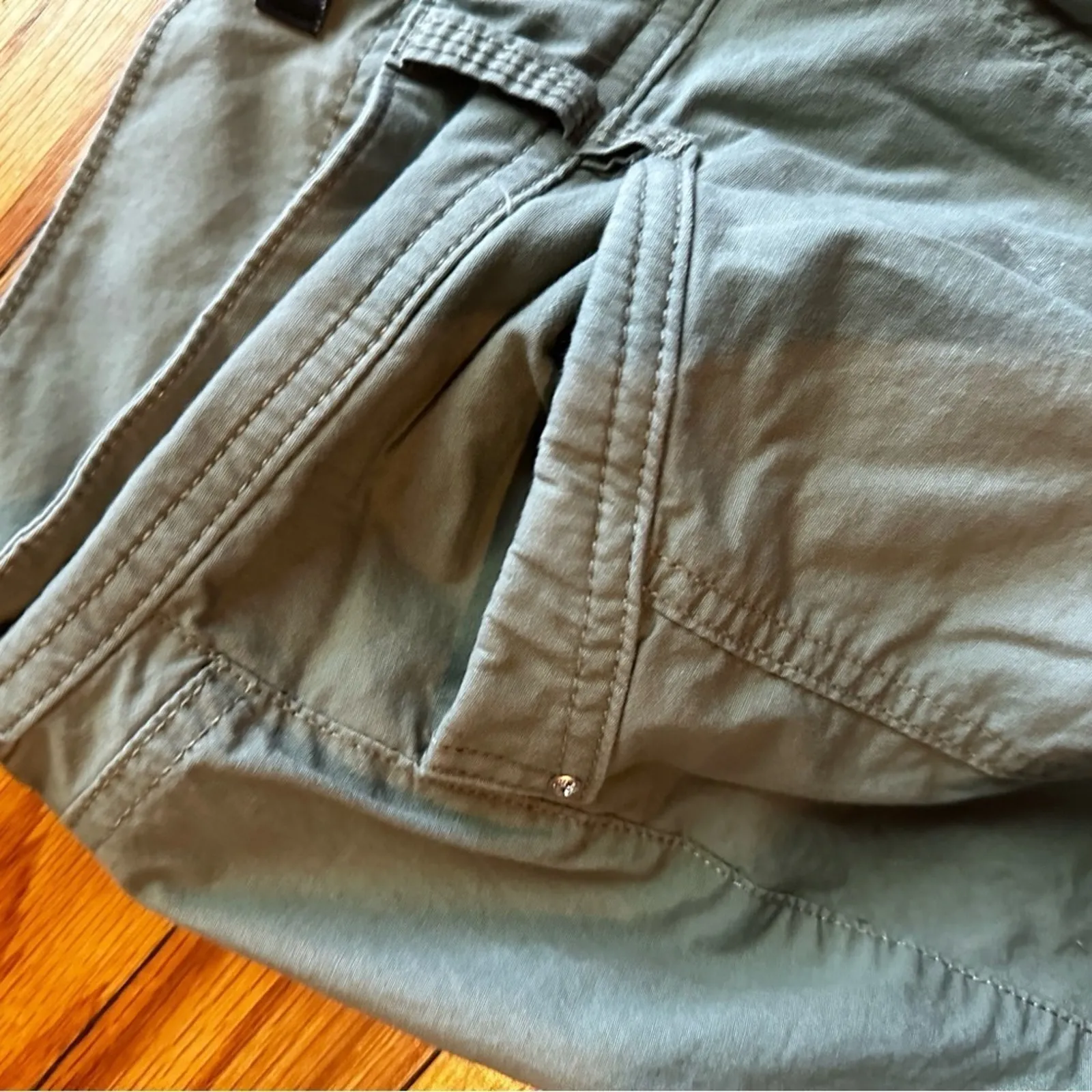 White House Black Market Green Cargo Capri Pants – Size 10 - Image 7