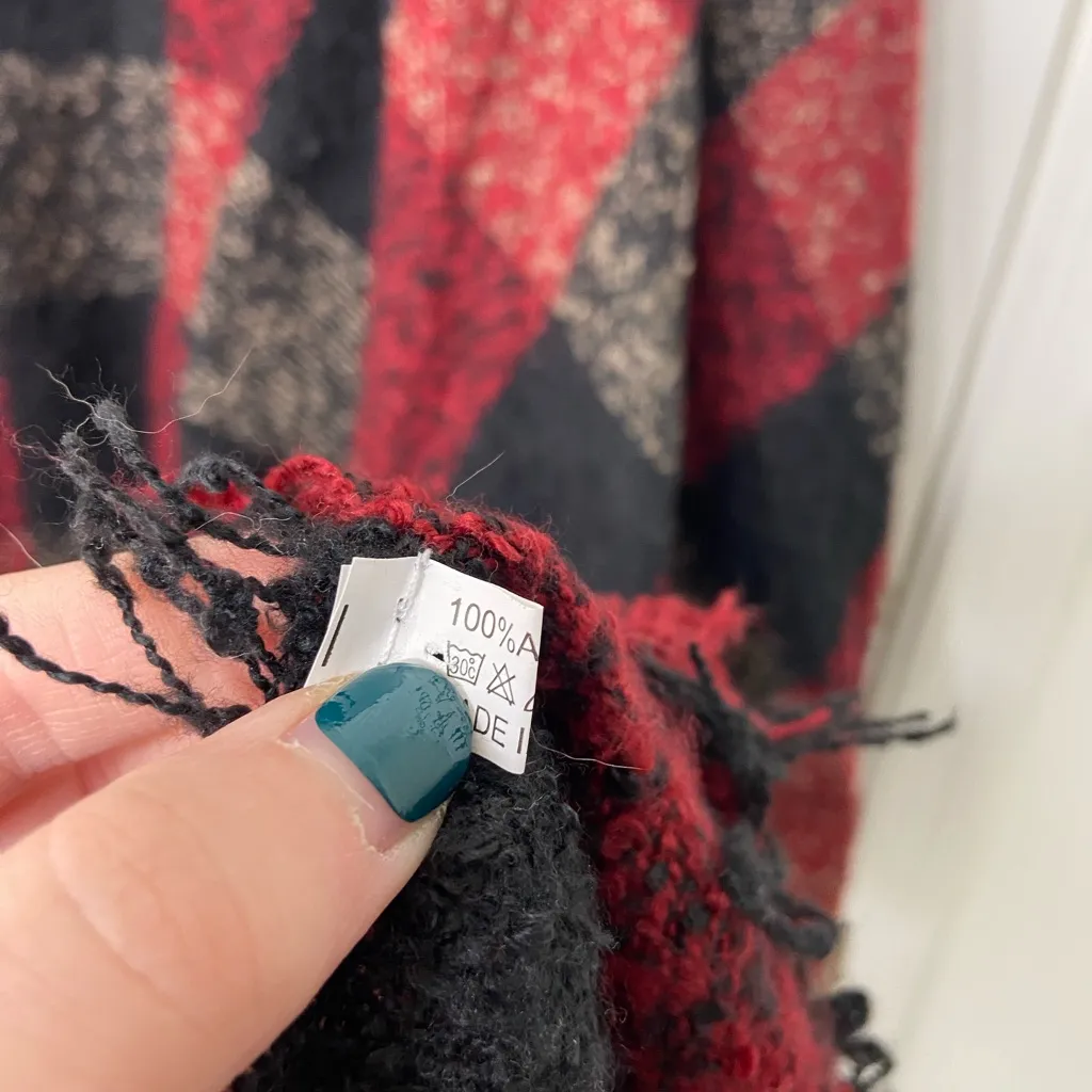 EUC women’s black red tan checkered‎ plaid super soft knit fringe poncho sweater Size undefined - Image 4