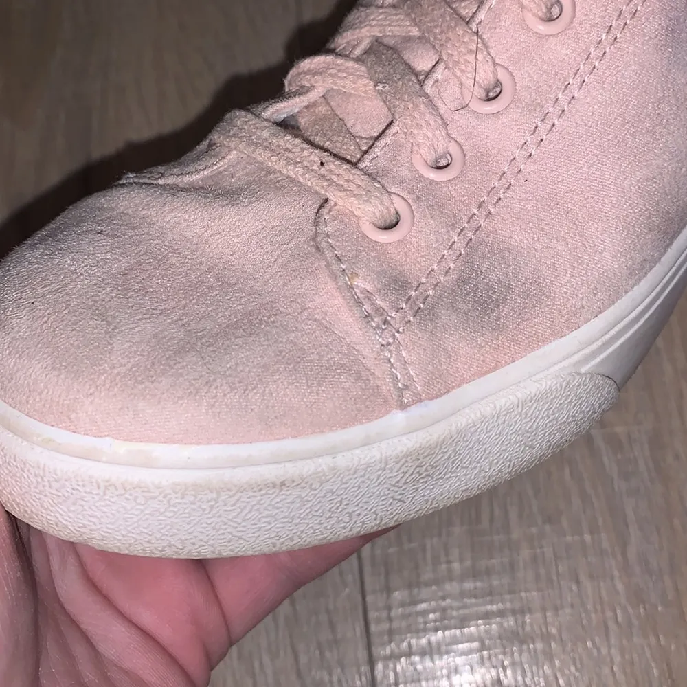 Divided  H&M light pink faux suede microfiber fashion sneakers - Image 7