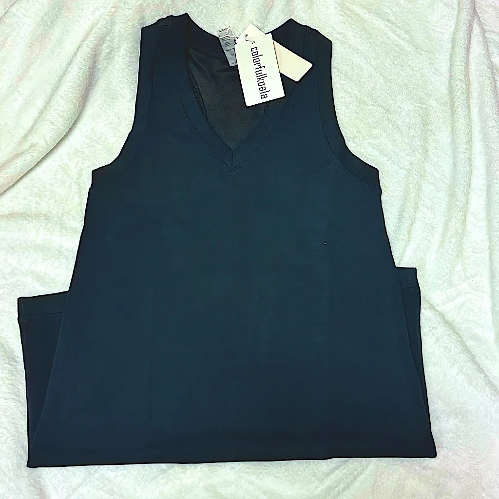 NWT Women's Ultra Soft Jersey V - Image 2