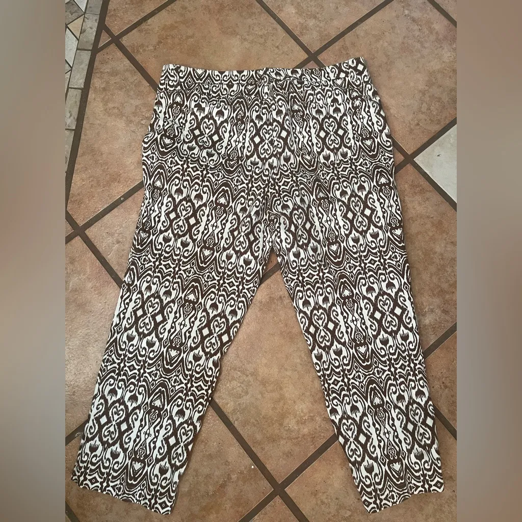 Jones New York Black and White Patterned Capris - Image 2
