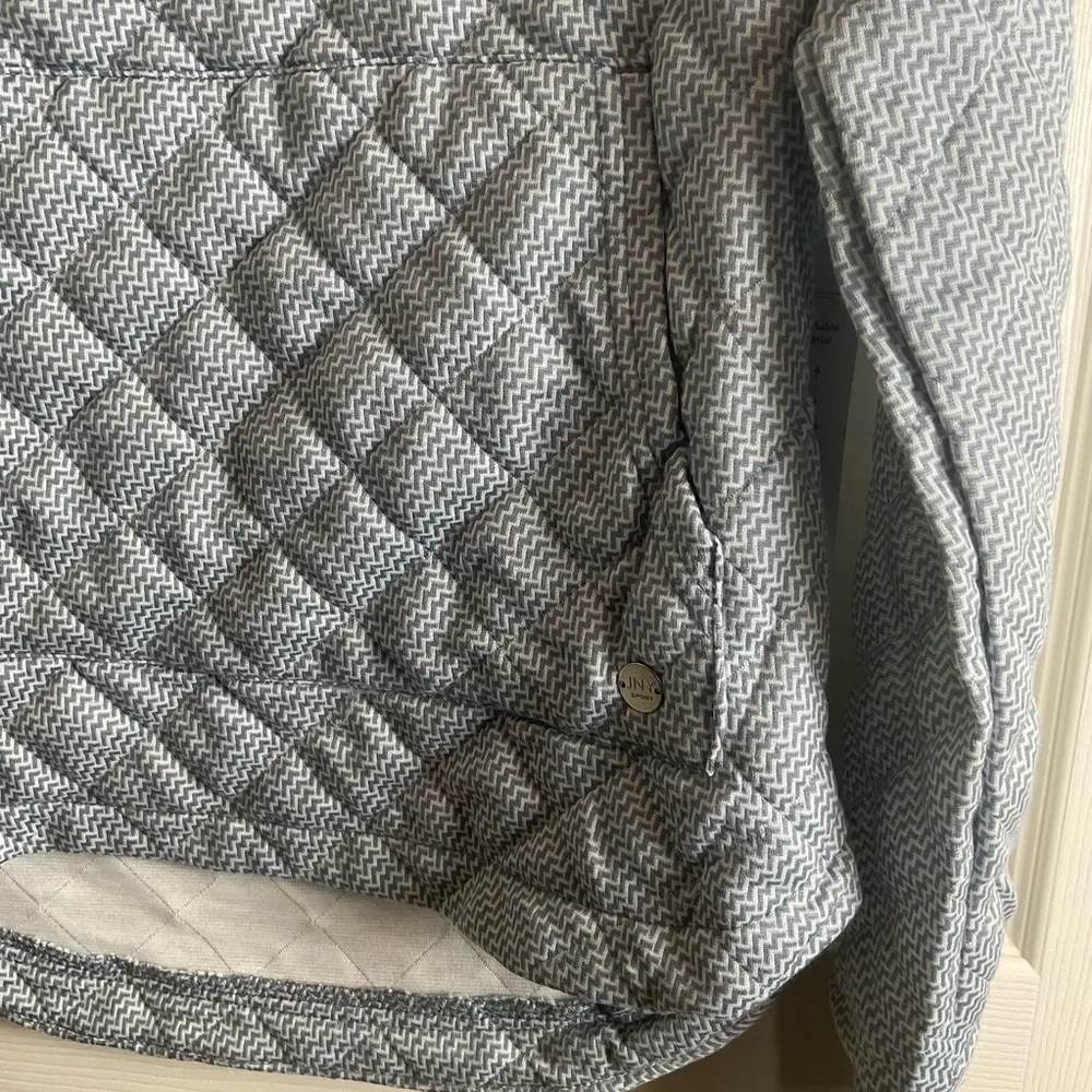 Jones New York woman’s Quilted Pullover Sweater size medium - Image 7