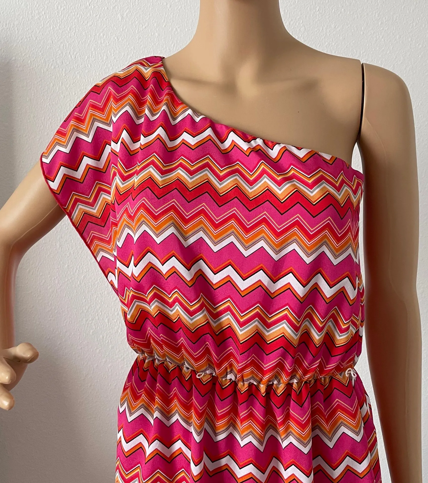 One Shoulder Pink Red White Mini Dress M - Image 4