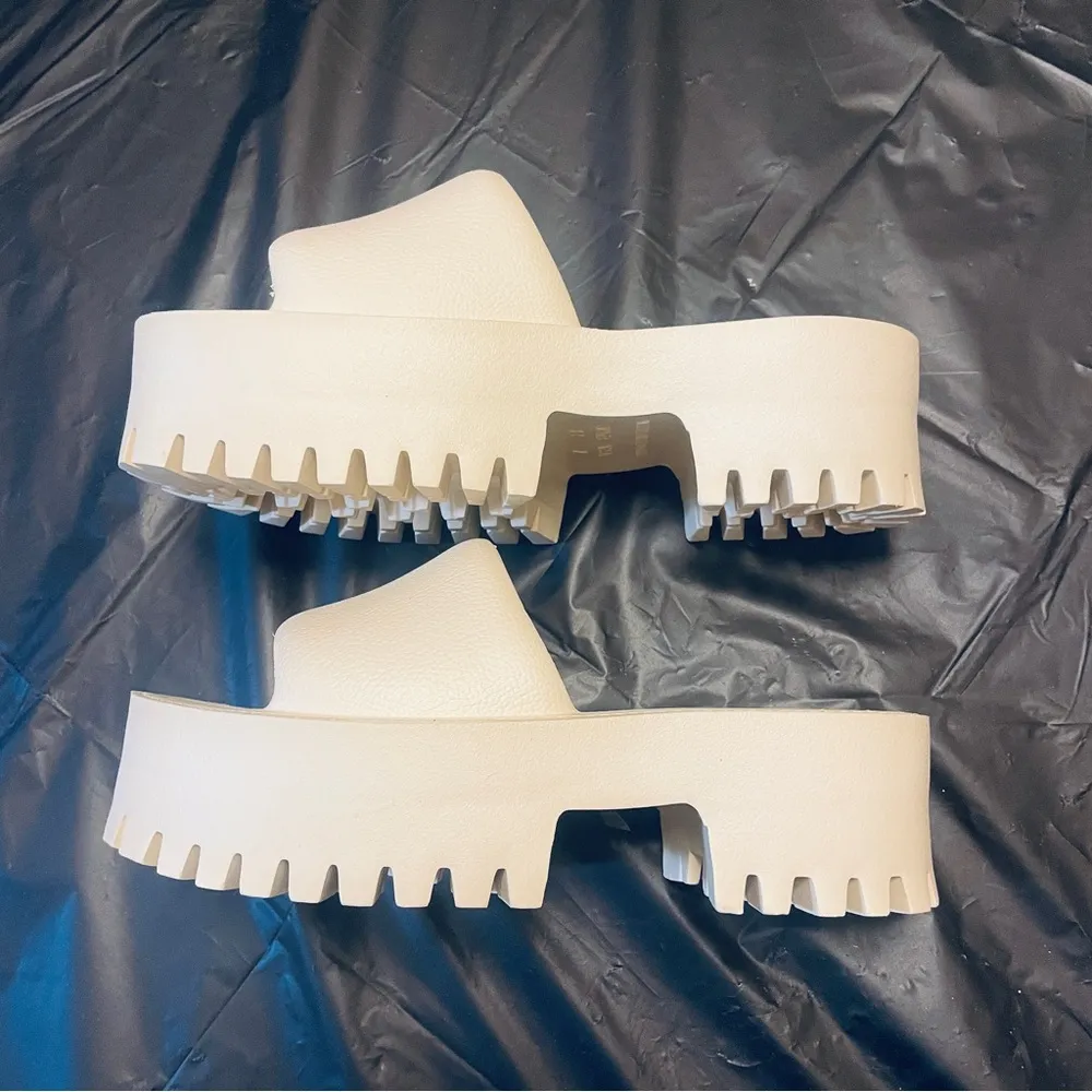 NWT Jeffrey Campbell Summertime Sandals - Women Size 7 - Sea Salt (Cream) - Image 4