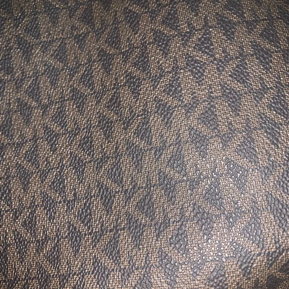 Michael Kors Jet Set Travel Large Signature Shoulder Tote Bag - Image 2