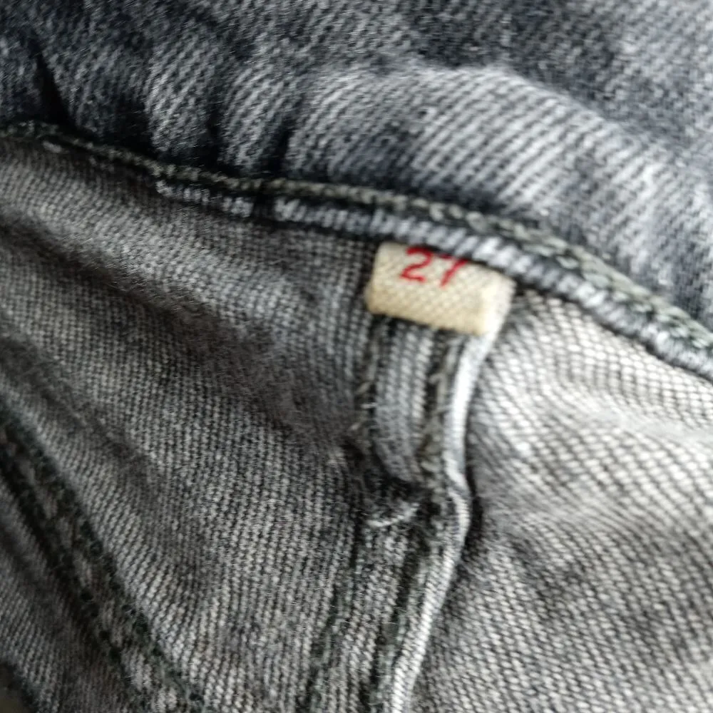 Levi's black jean shorts size 27 - Image 3